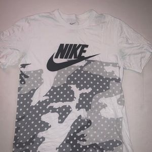 Nike tee shirt white
